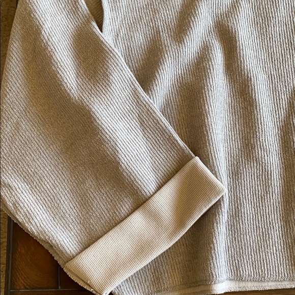 Urban Outfitters loose fit crop sweater NWT - Picture 4 of 7
